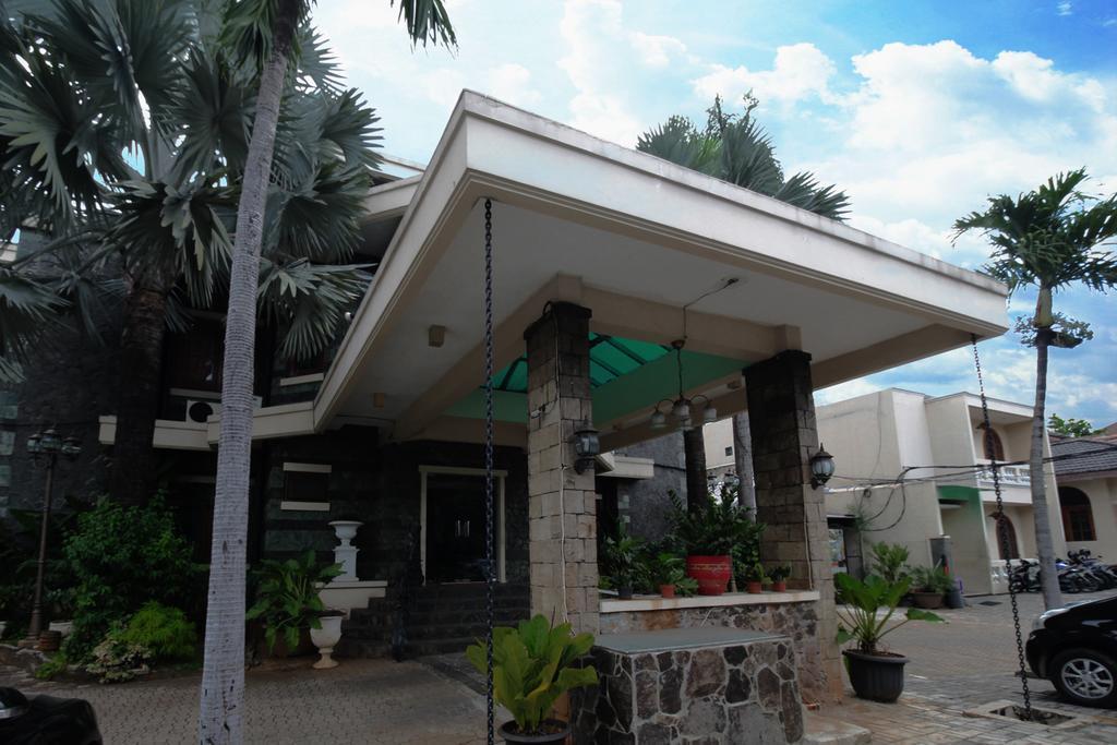 Arimbi Pejaten Suites Jakarta Exterior photo