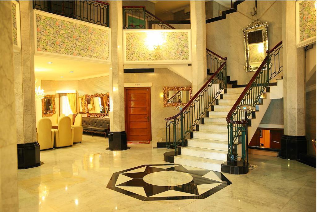 Arimbi Pejaten Suites Jakarta Exterior photo