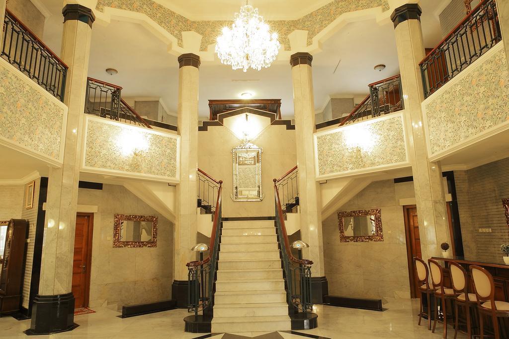 Arimbi Pejaten Suites Jakarta Exterior photo