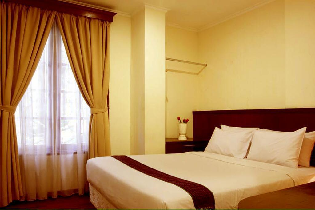 Arimbi Pejaten Suites Jakarta Exterior photo