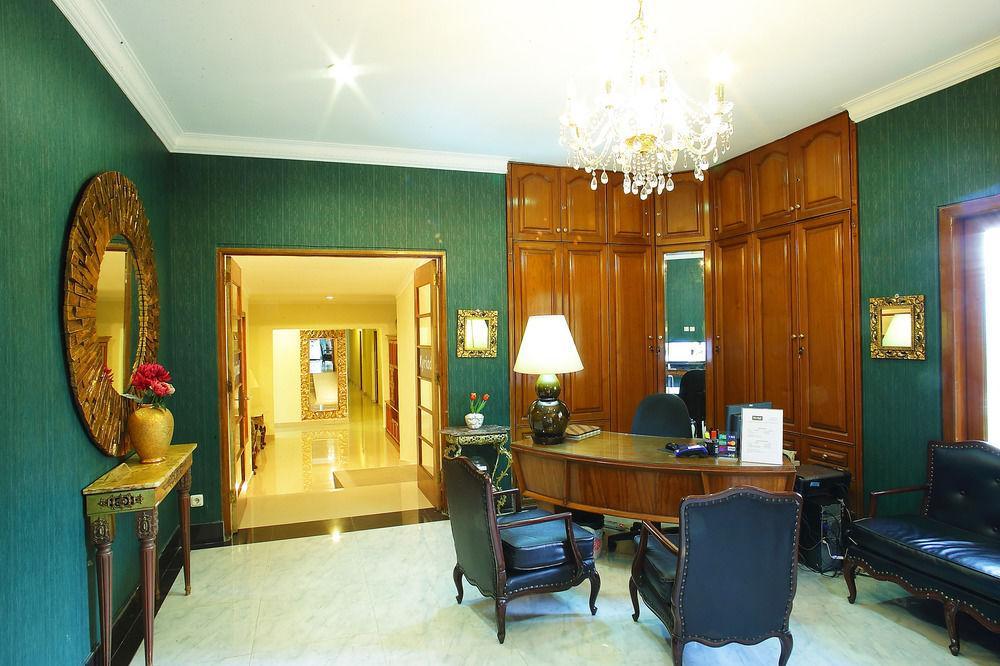 Arimbi Pejaten Suites Jakarta Exterior photo