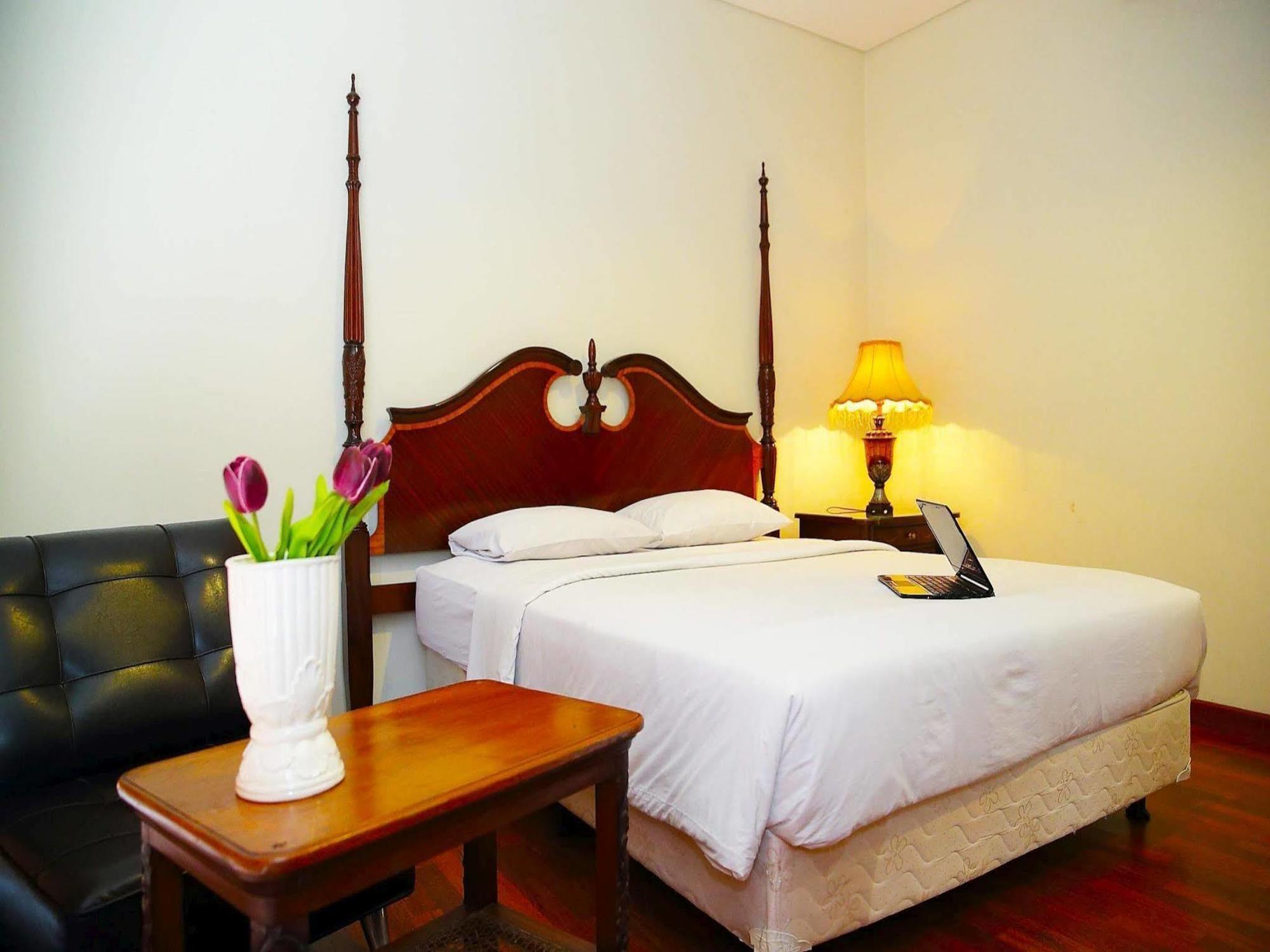 Arimbi Pejaten Suites Jakarta Exterior photo