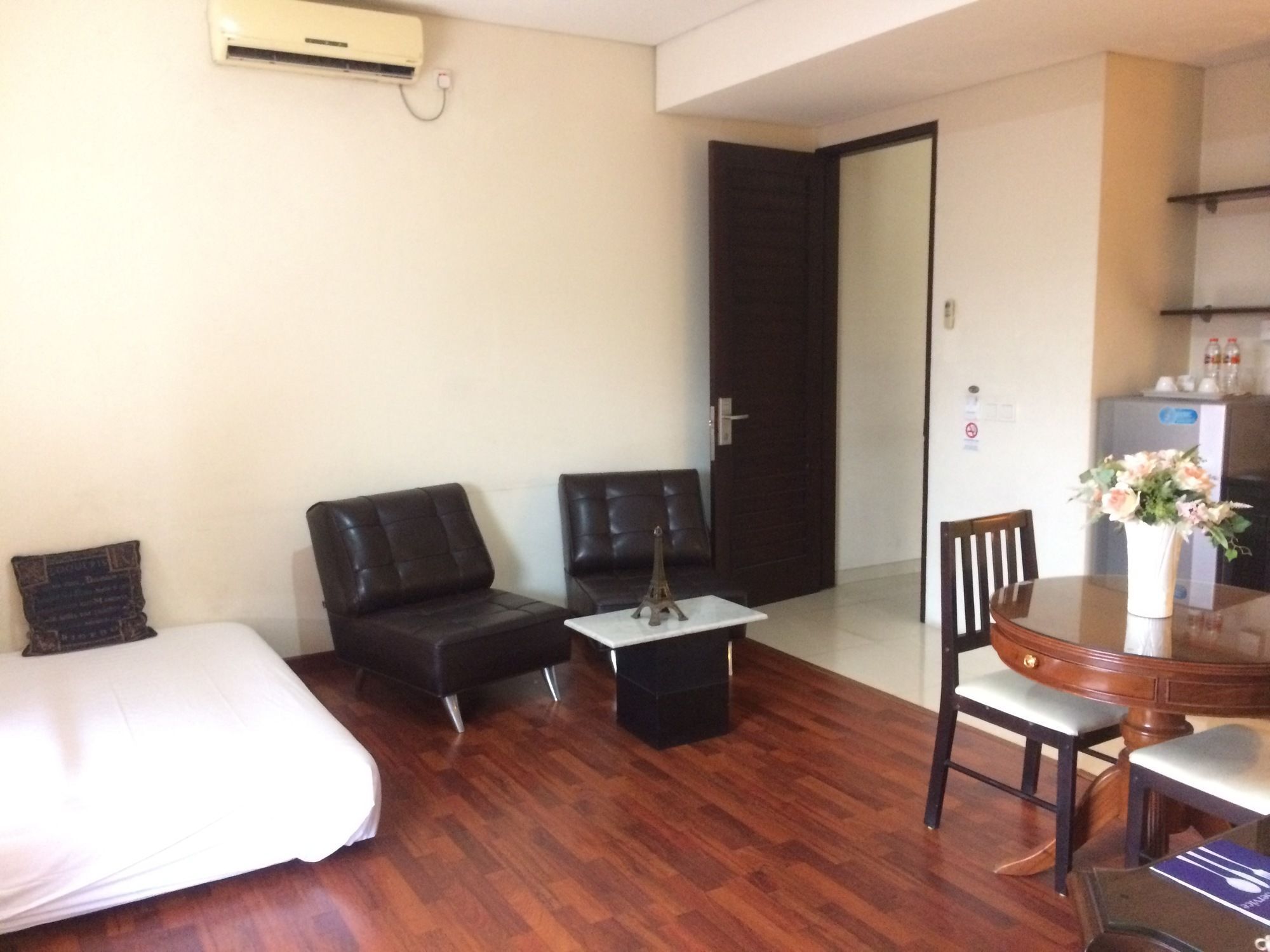 Arimbi Pejaten Suites Jakarta Exterior photo